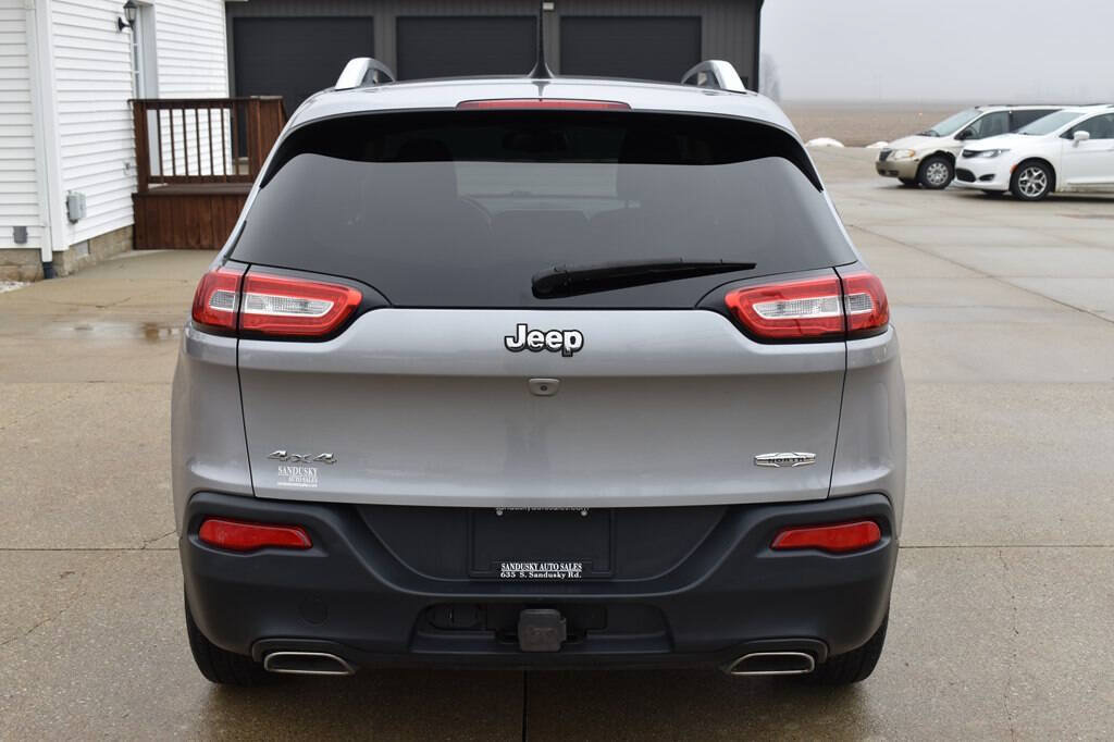 Used 2017 Jeep Cherokee Latitude w/ Comfort & Convenience Group AWD/4WD image 4