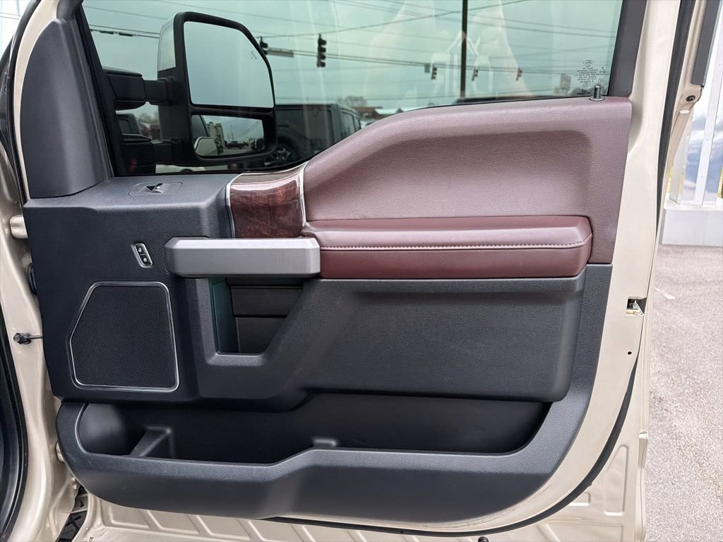 Used 2017 Ford F250 Platinum w/ Platinum Ultimate Package AWD/4WD image 22