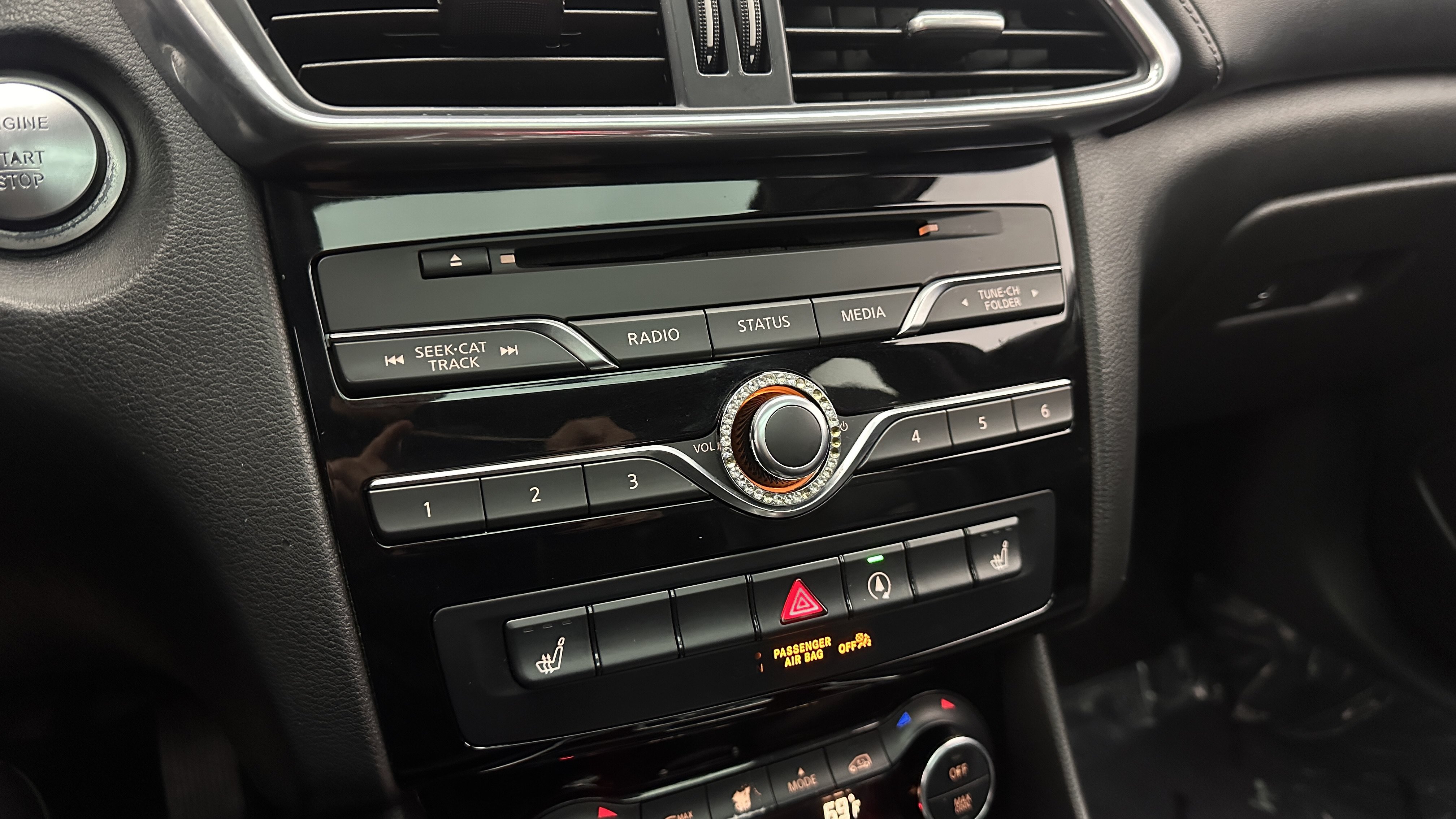 Used 2018 INFINITI QX30 Premium FWD image 15