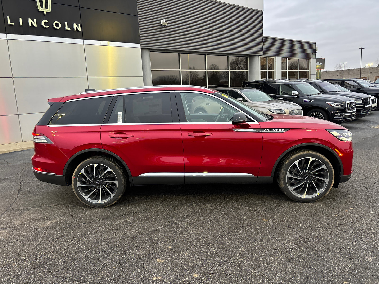 New 2026 Lincoln Aviator Reserve w/ Illumination Package AWD/4WD image 8