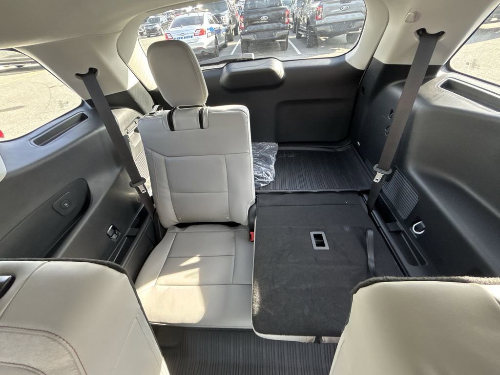 Used 2025 Ford Explorer Active w/ Active Comfort Package image 26
