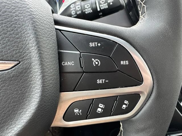 Used 2026 Chrysler Pacifica Select FWD image 11