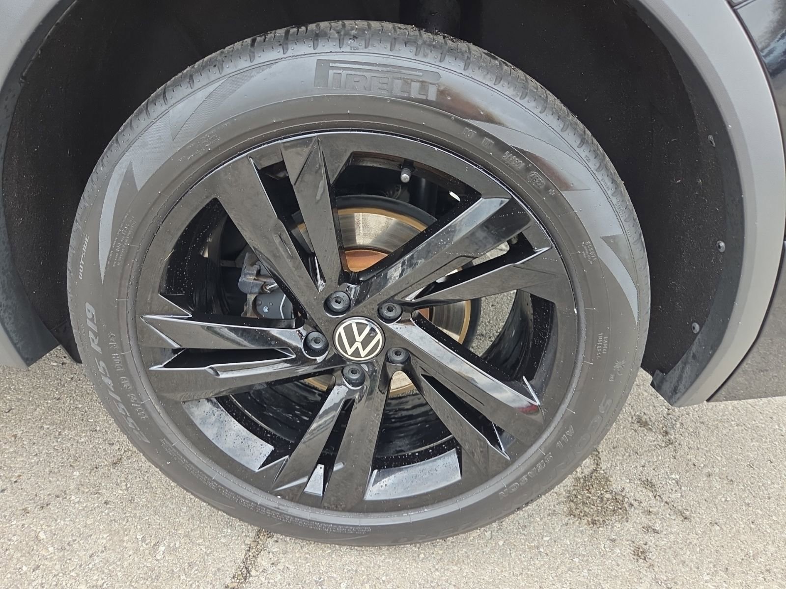 Certified 2023 Volkswagen Tiguan SE R-Line image 15