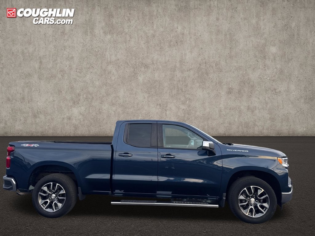 Used 2022 Chevrolet Silverado 1500 LT AWD/4WD image 3