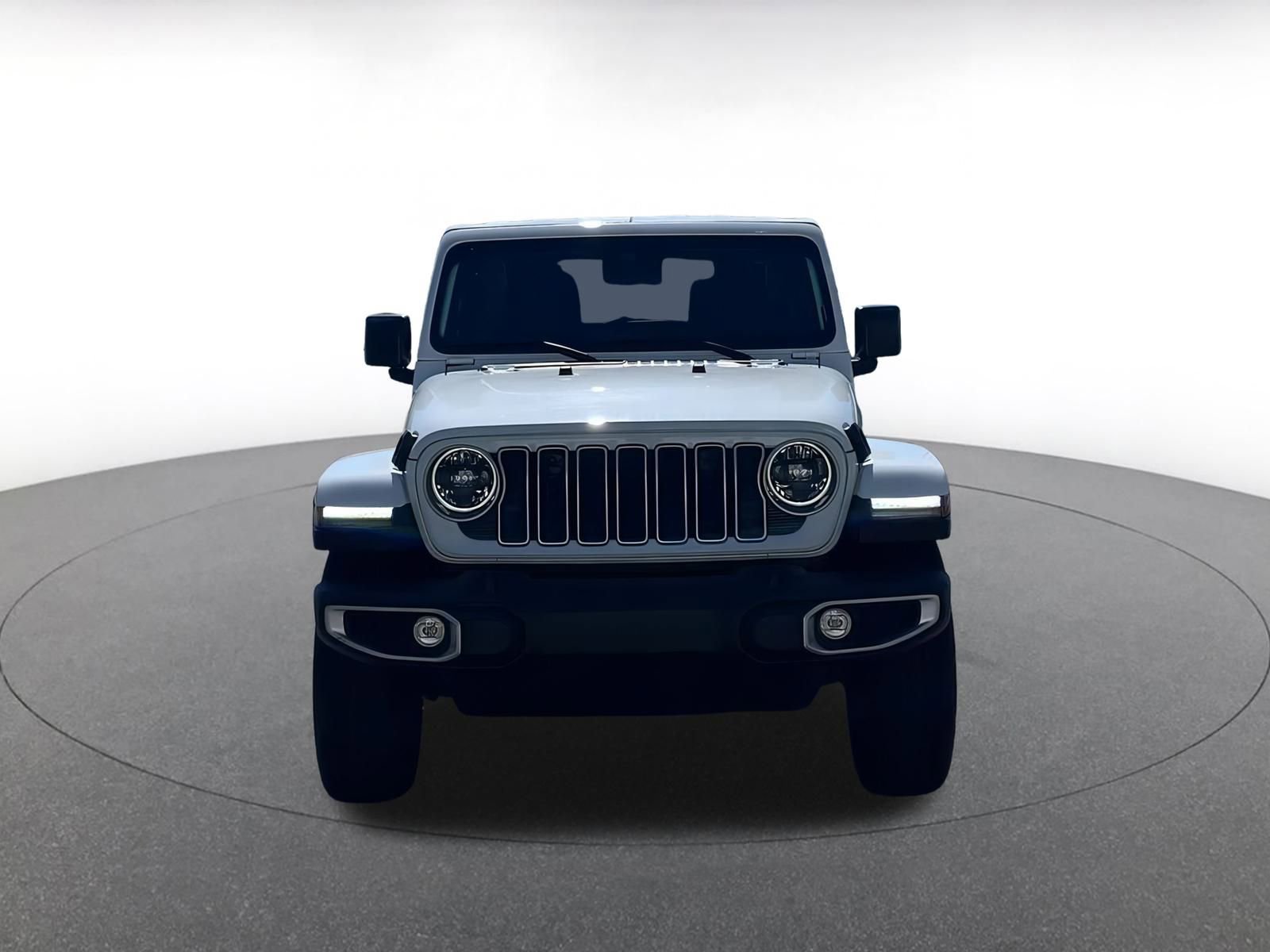 Used 2025 Jeep Wrangler Sahara image 4