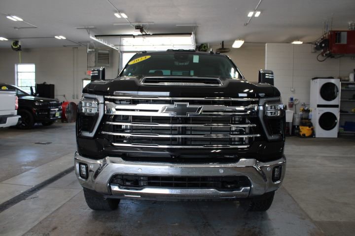 Used 2024 Chevrolet Silverado 2500 LTZ w/ LTZ Convenience Package AWD/4WD image 2