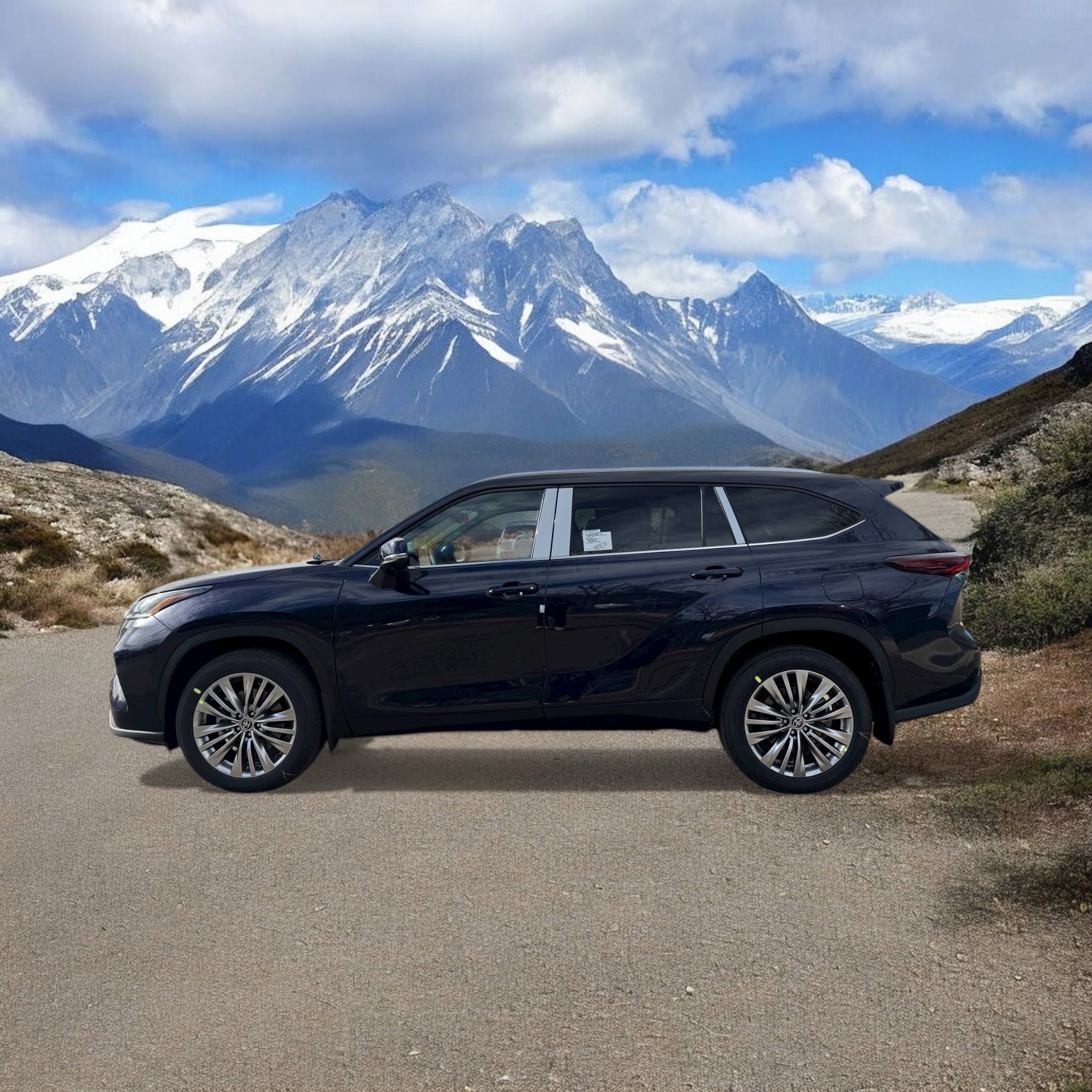 New 2026 Toyota Highlander Platinum AWD/4WD image 2