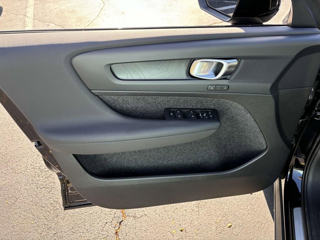 New 2024 Volvo XC40 Recharge Core w/ Protection Package Premier image 11