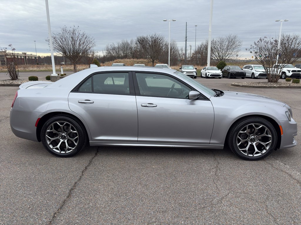 Used 2018 Chrysler 300 S w/ 300S Premium Group image 8