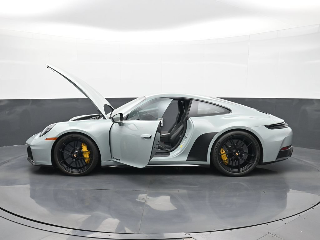 Certified 2025 Porsche 911 Carrera GTS RWD image 26