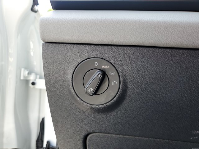 Certified 2023 Volkswagen Taos SE w/ Panoramic Sunroof Package FWD image 34