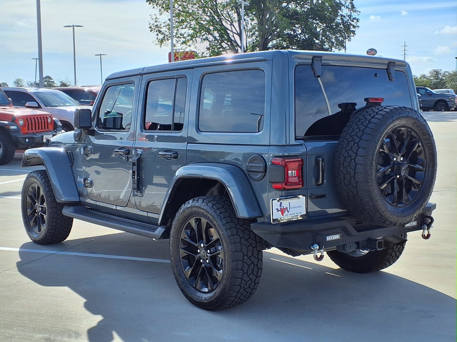 Used 2024 Jeep Wrangler Unlimited Sahara AWD/4WD image 2