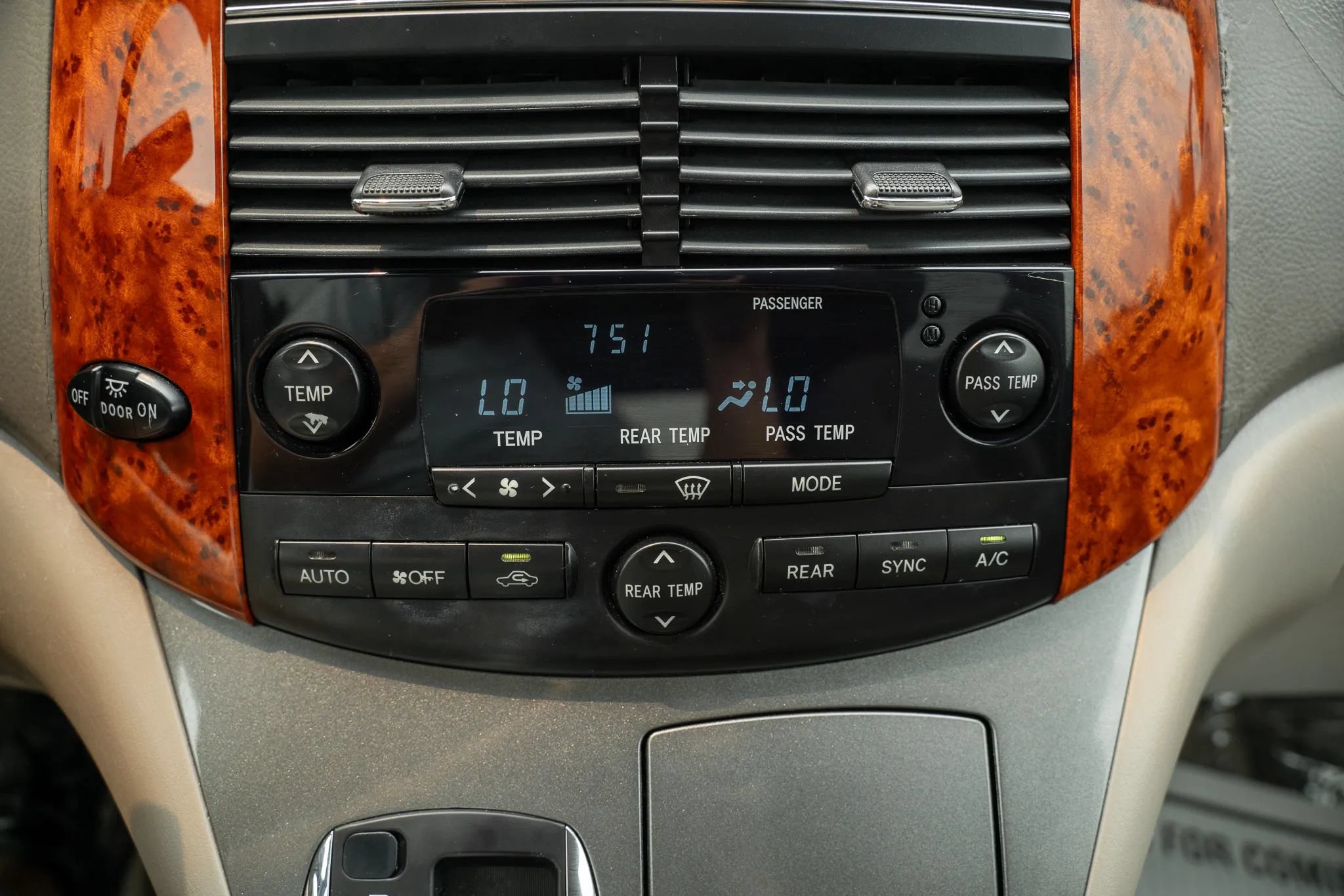 Used 2006 Toyota Sienna XLE Limited FWD image 21