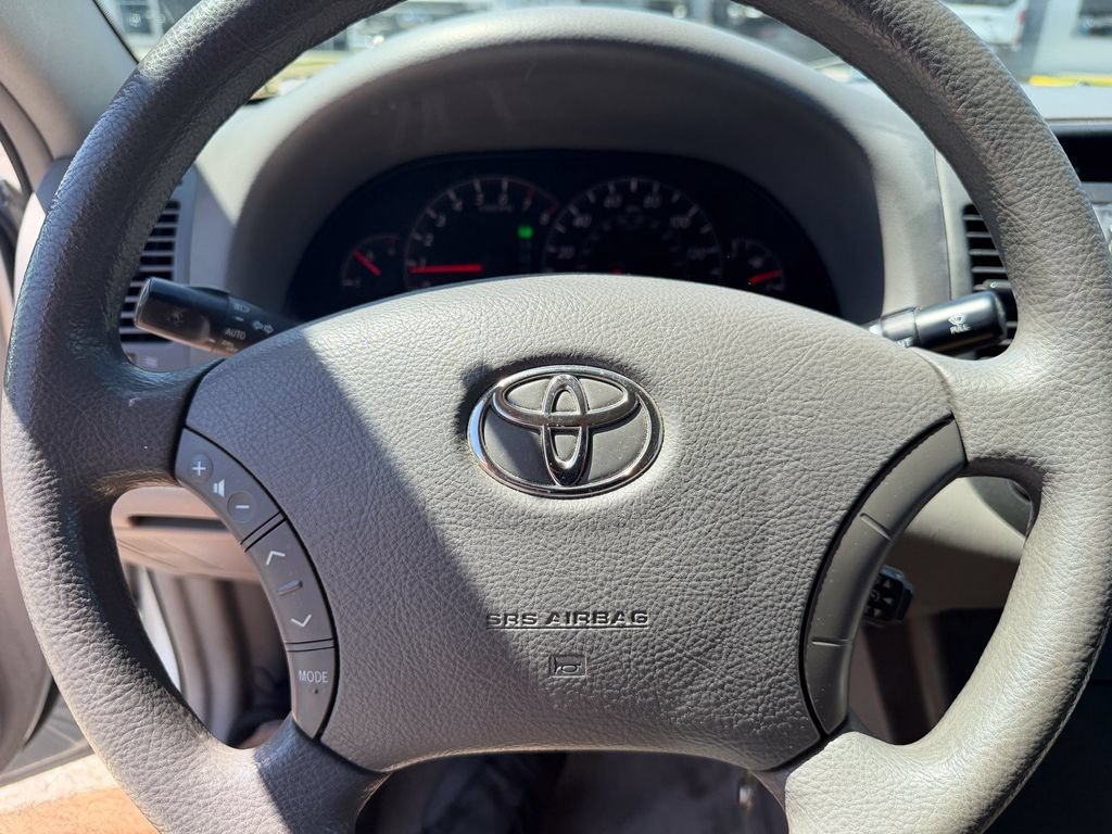 Used 2006 Toyota Camry LE FWD image 25