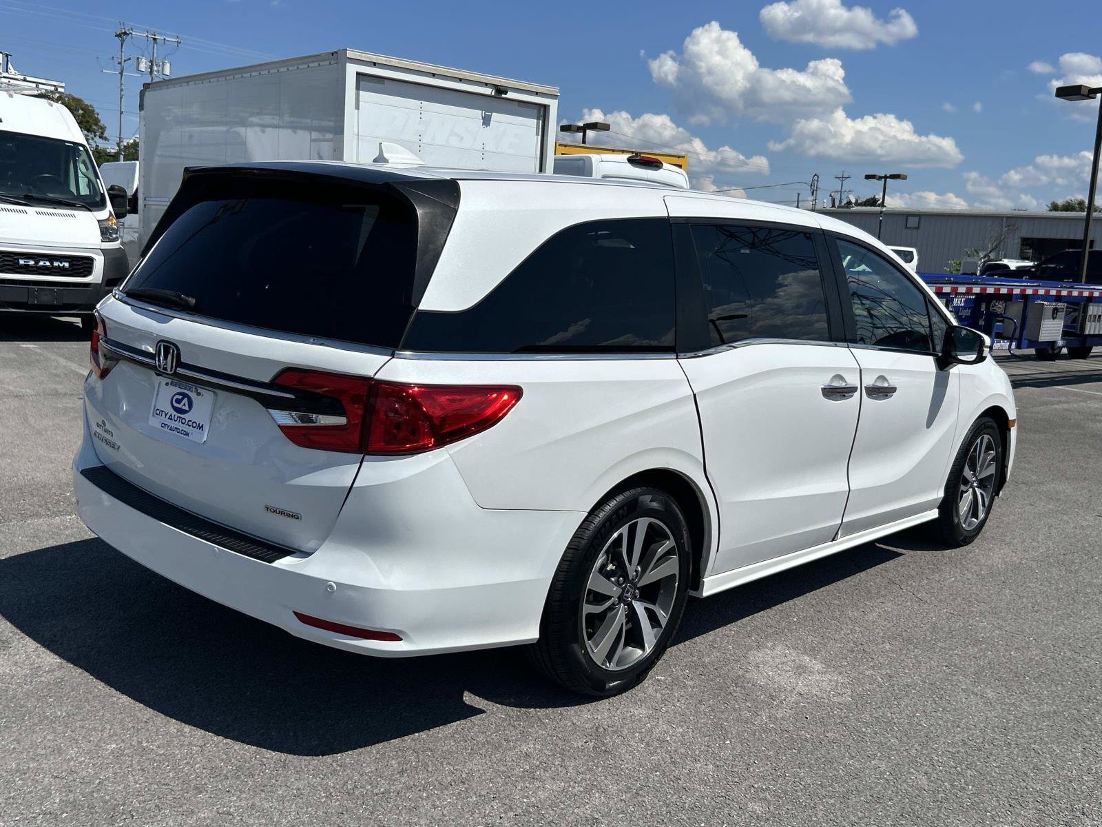 Used 2023 Honda Odyssey Touring image 3