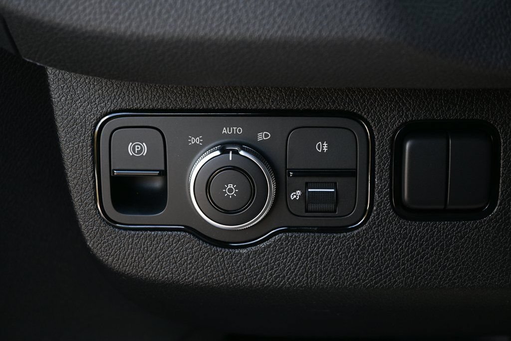 Used 2026 Mercedes-Benz Sprinter 2500 image 9