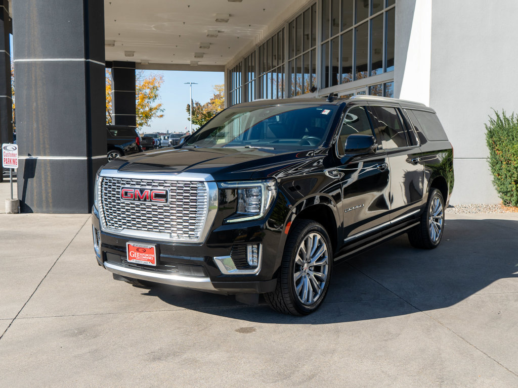 Used 2022 GMC Yukon XL Denali w/ Max Trailering Package AWD/4WD image 3