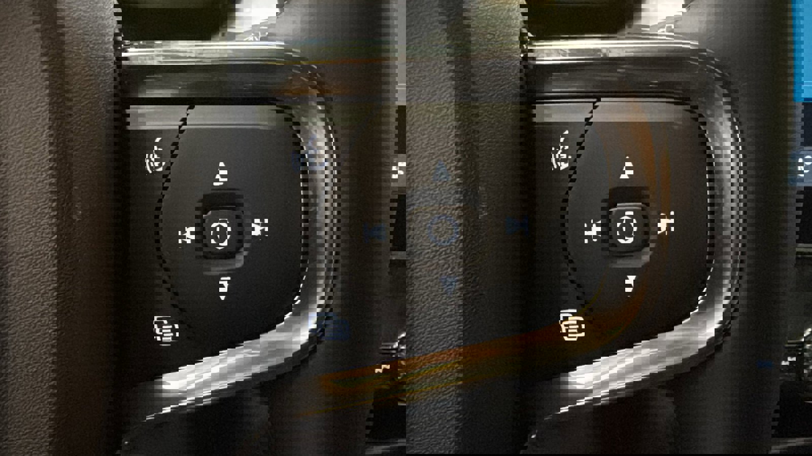 Used 2026 Volvo XC40 B5 Core w/ Climate Package image 14