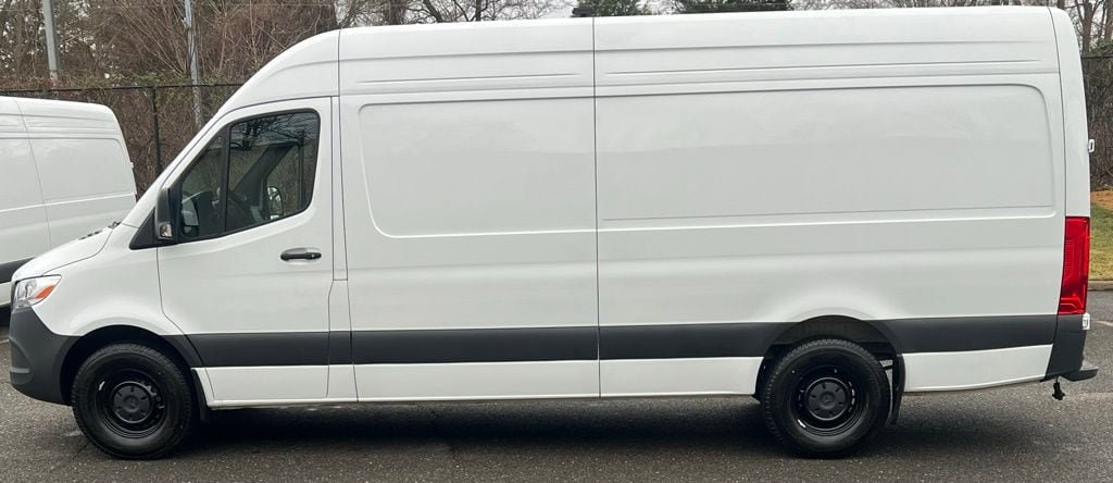 Used 2025 Mercedes-Benz Sprinter 2500 image 9