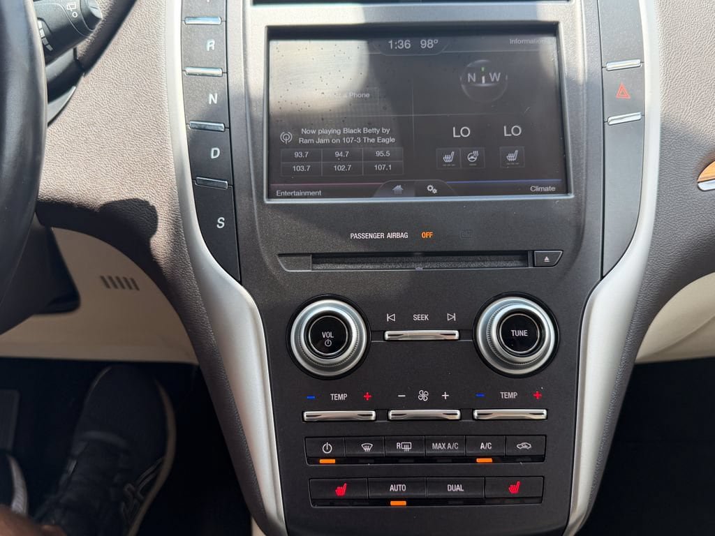 Used 2015 Lincoln MKC FWD w/ Equipment Group 101A Select image 24