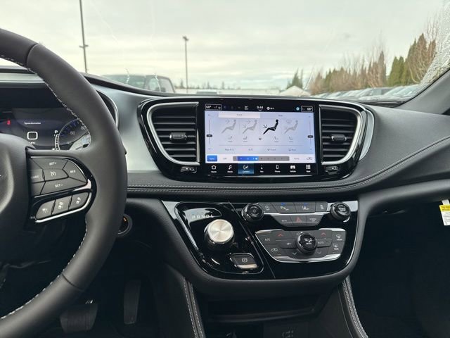 New 2026 Chrysler Pacifica Limited image 15