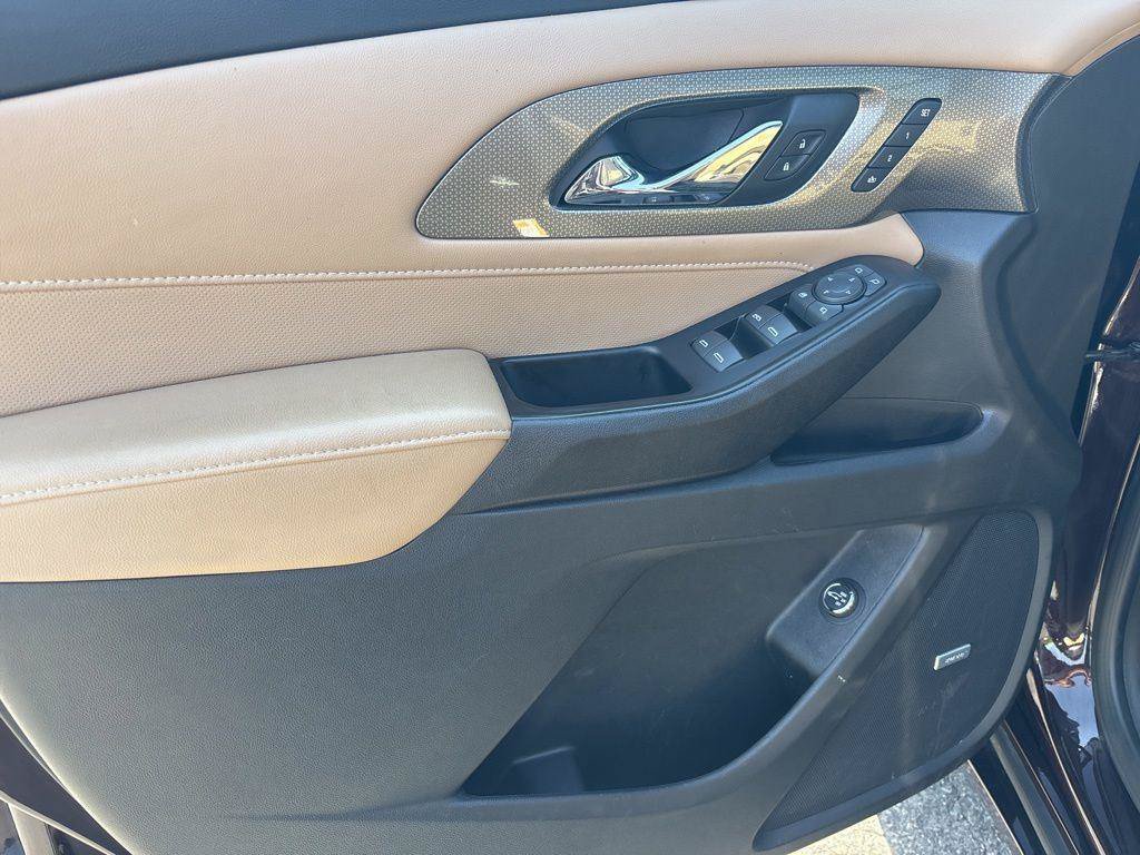 Used 2023 Chevrolet Traverse Premier AWD/4WD image 16