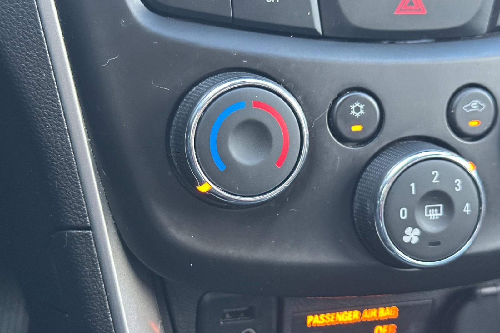 Used 2022 Chevrolet Trax LT w/ LT Convenience Package image 29