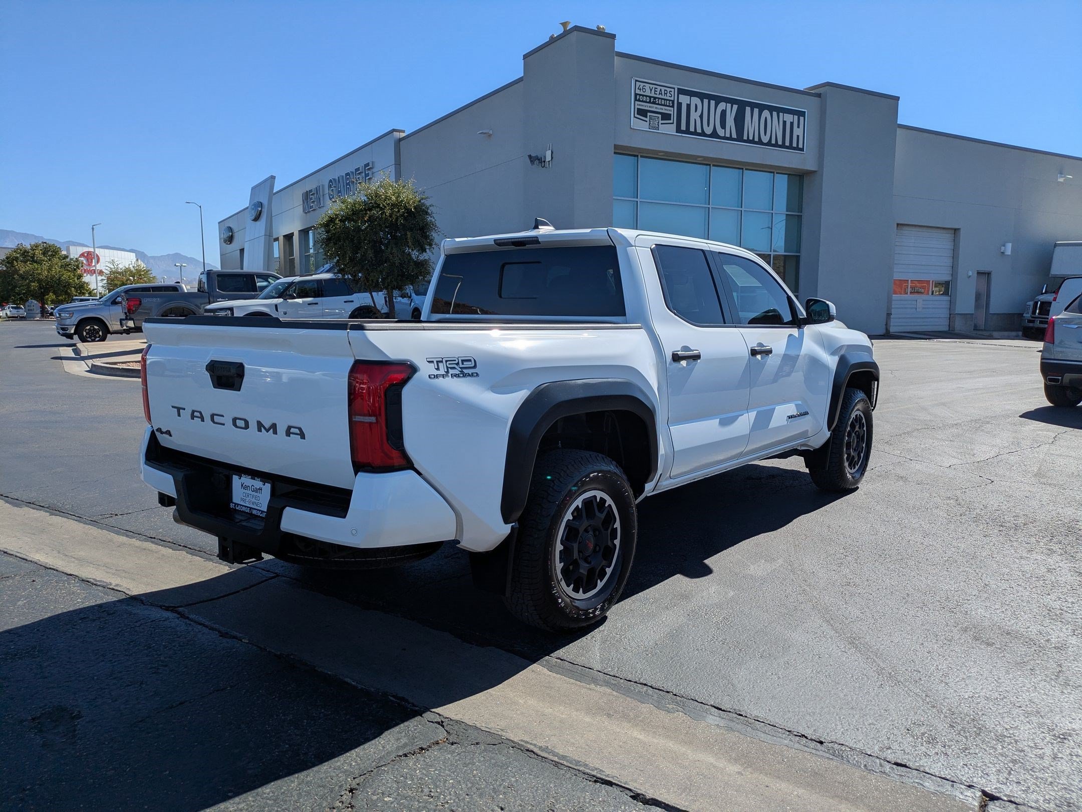 Used 2024 Toyota Tacoma TRD Off-Road w/ TRD Off Road Upgrade Package AWD/4WD image 3