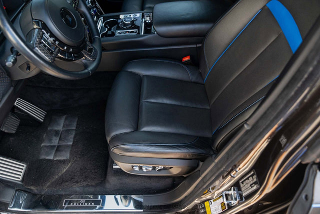 Used 2020 Rolls-Royce Cullinan Black Badge image 25