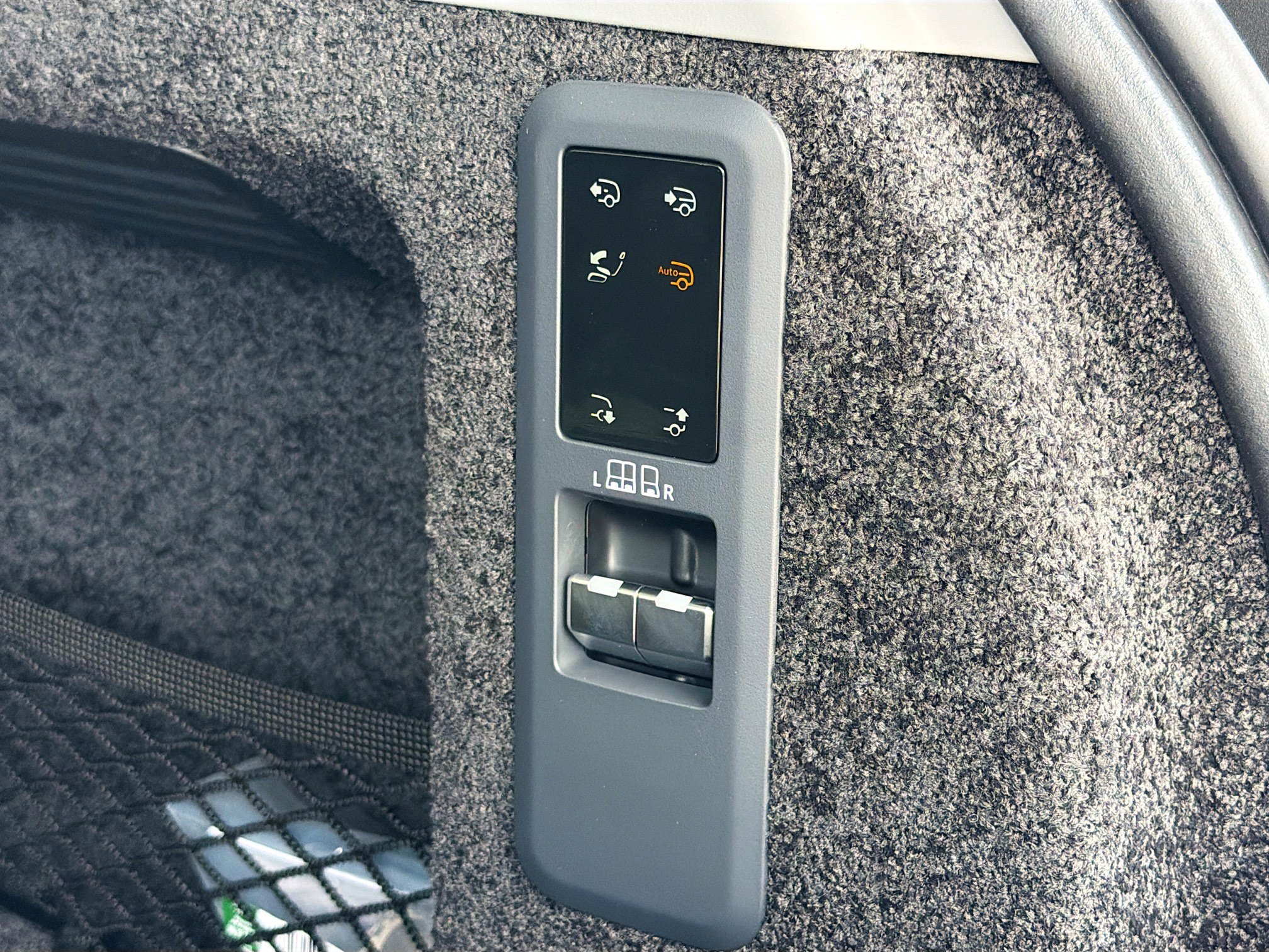 New 2026 Land Rover Range Rover SV image 13