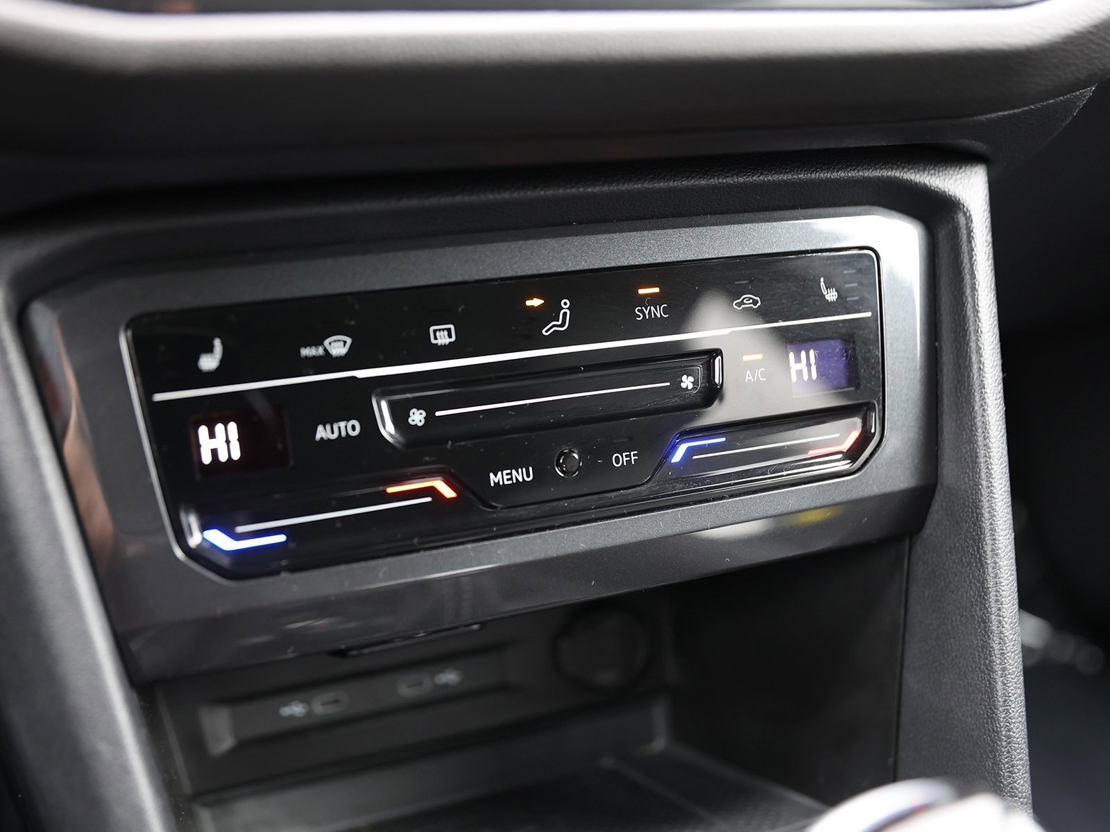 Used 2024 Volkswagen Tiguan SE R-Line image 27