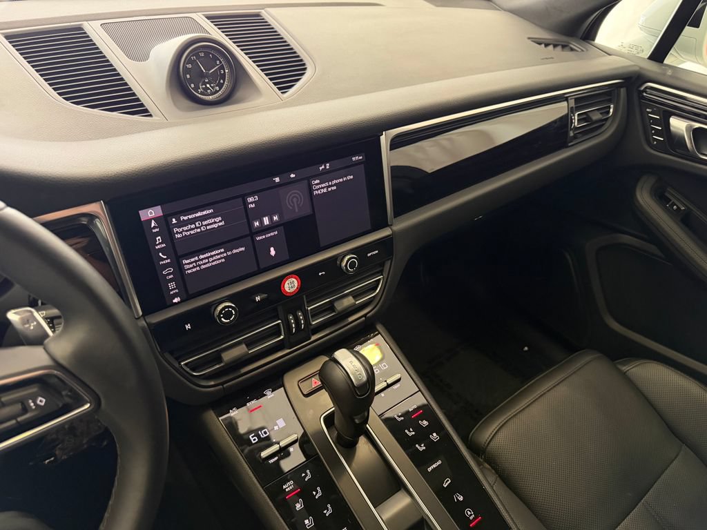 Certified 2023 Porsche Macan AWD/4WD image 18