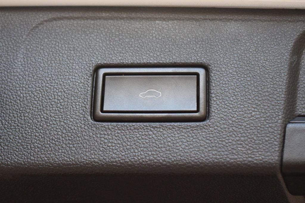 Used 2021 Volkswagen Atlas SEL Premium image 9