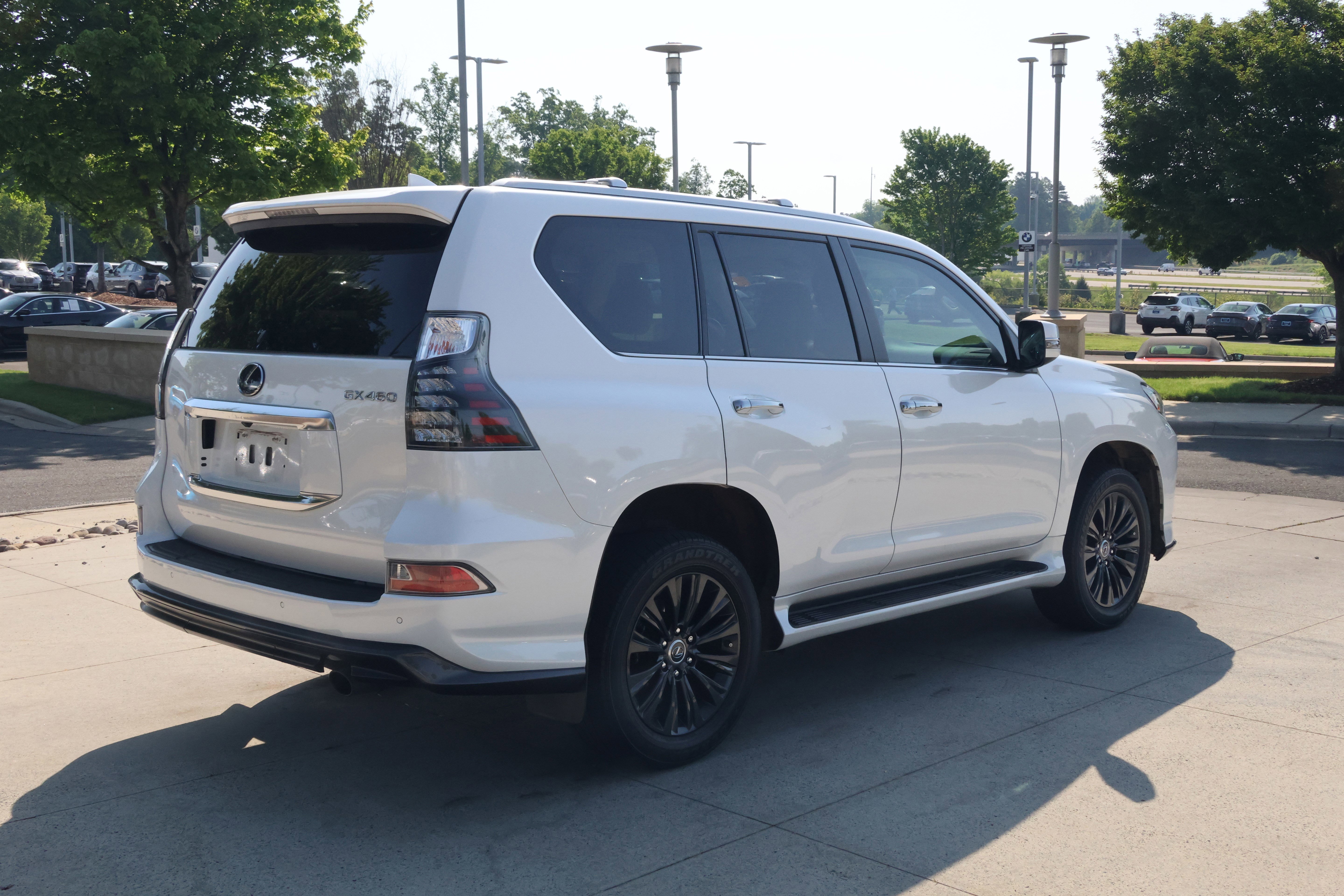 Used 2023 Lexus GX 460 Premium w/ Accessory Package AWD/4WD image 9