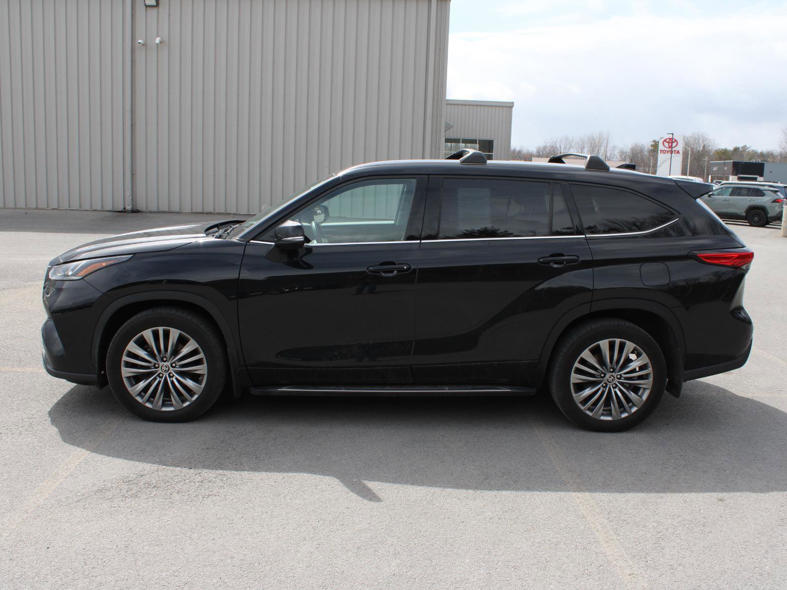 Used 2022 Toyota Highlander Platinum AWD/4WD image 5