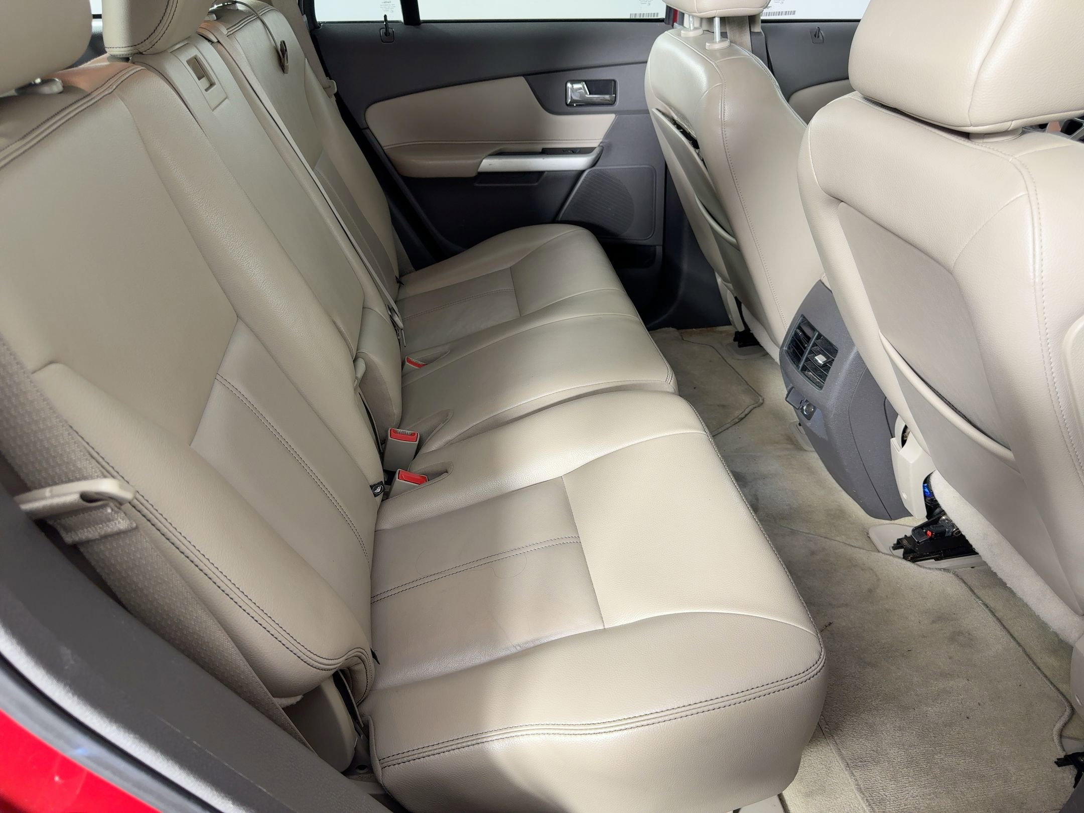 Used 2011 Ford Edge Limited image 29