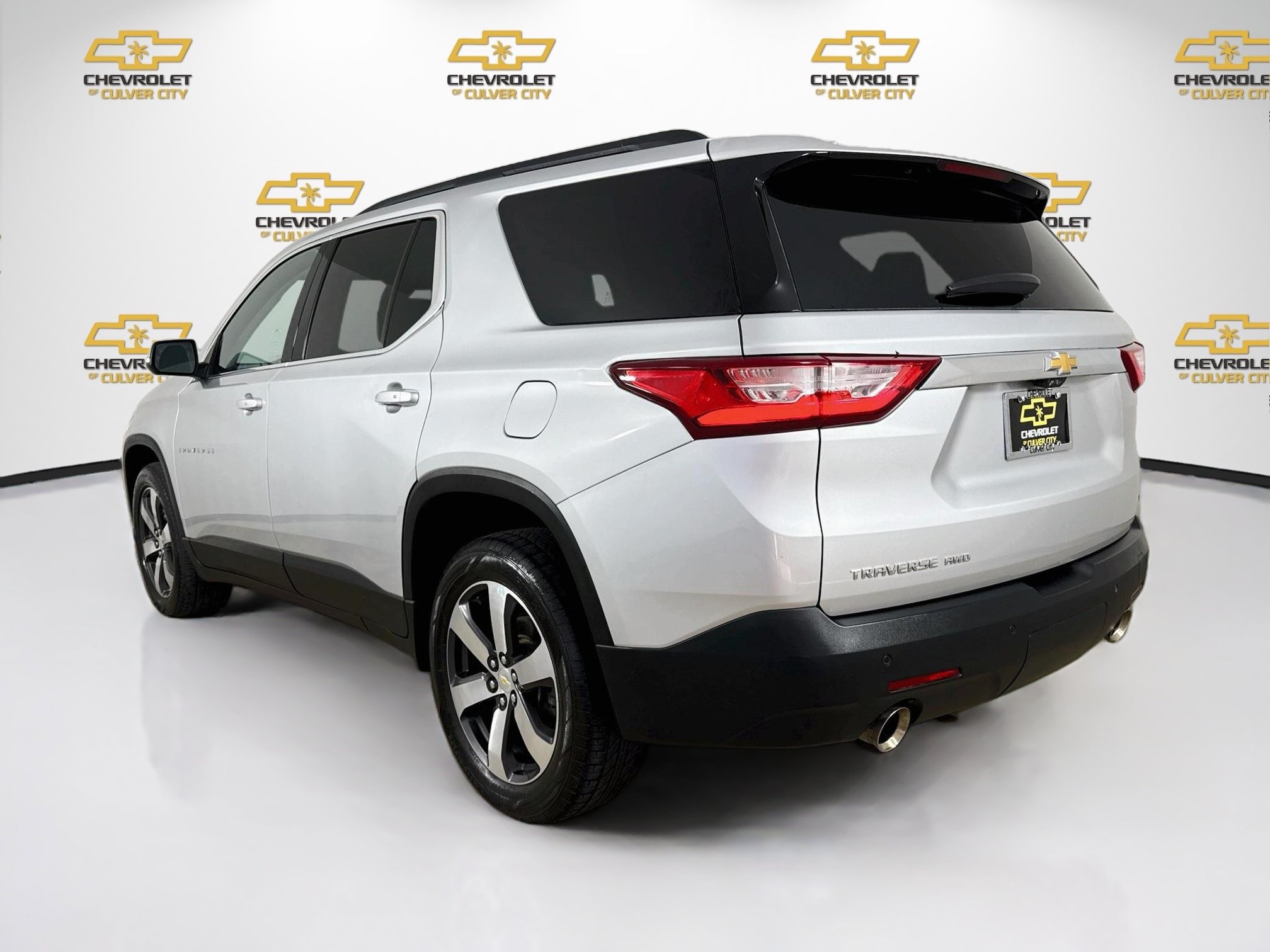 Used 2021 Chevrolet Traverse LT w/ LT Premium Package AWD/4WD image 6