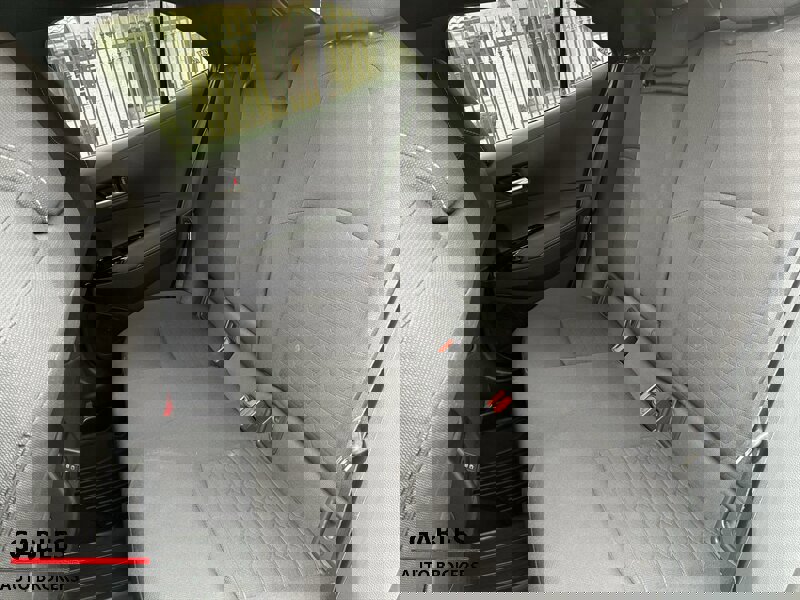 Used 2025 Toyota Corolla SE image 21