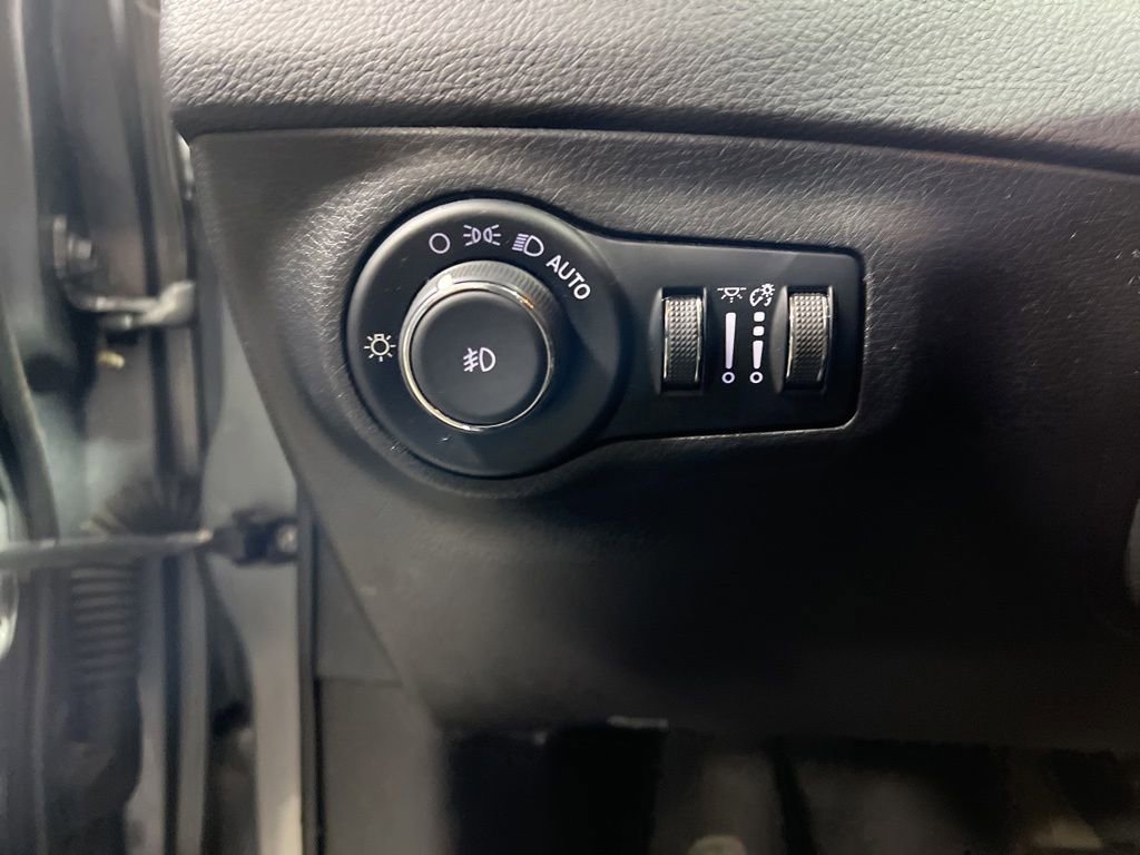Used 2020 Jeep Compass Trailhawk AWD/4WD image 25