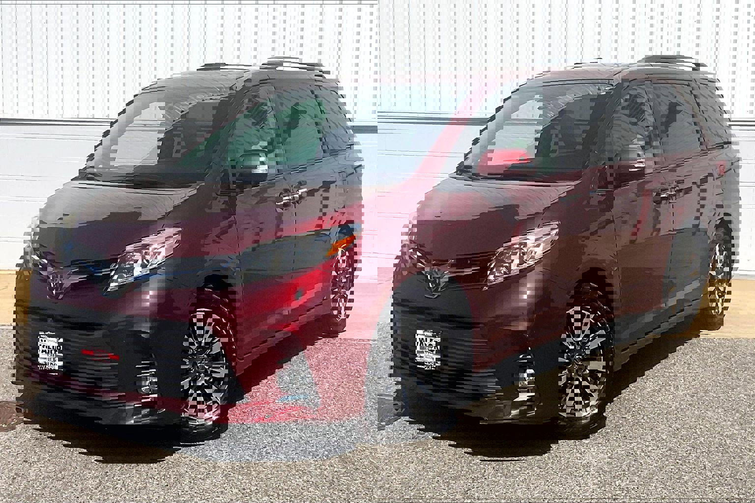 Used 2019 Toyota Sienna Limited Premium FWD image 2