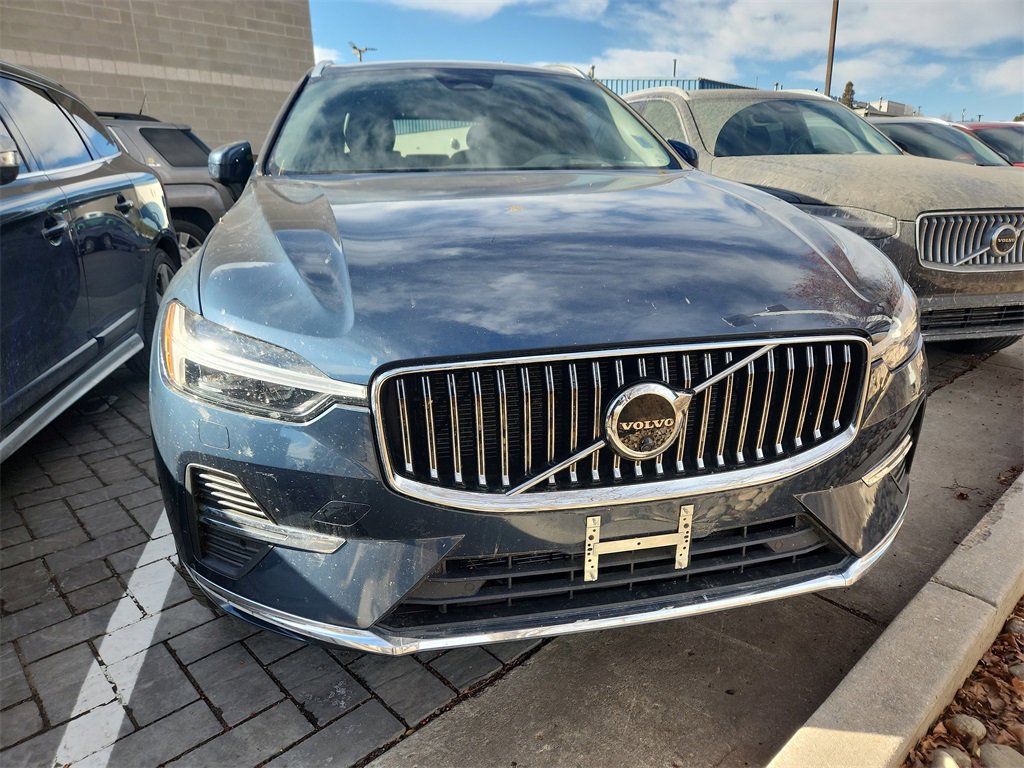 Used 2023 Volvo XC60 B5 Ultimate w/ Climate Package image 2