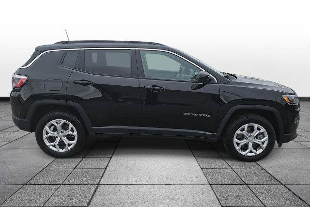 Used 2024 Jeep Compass Latitude AWD/4WD image 4