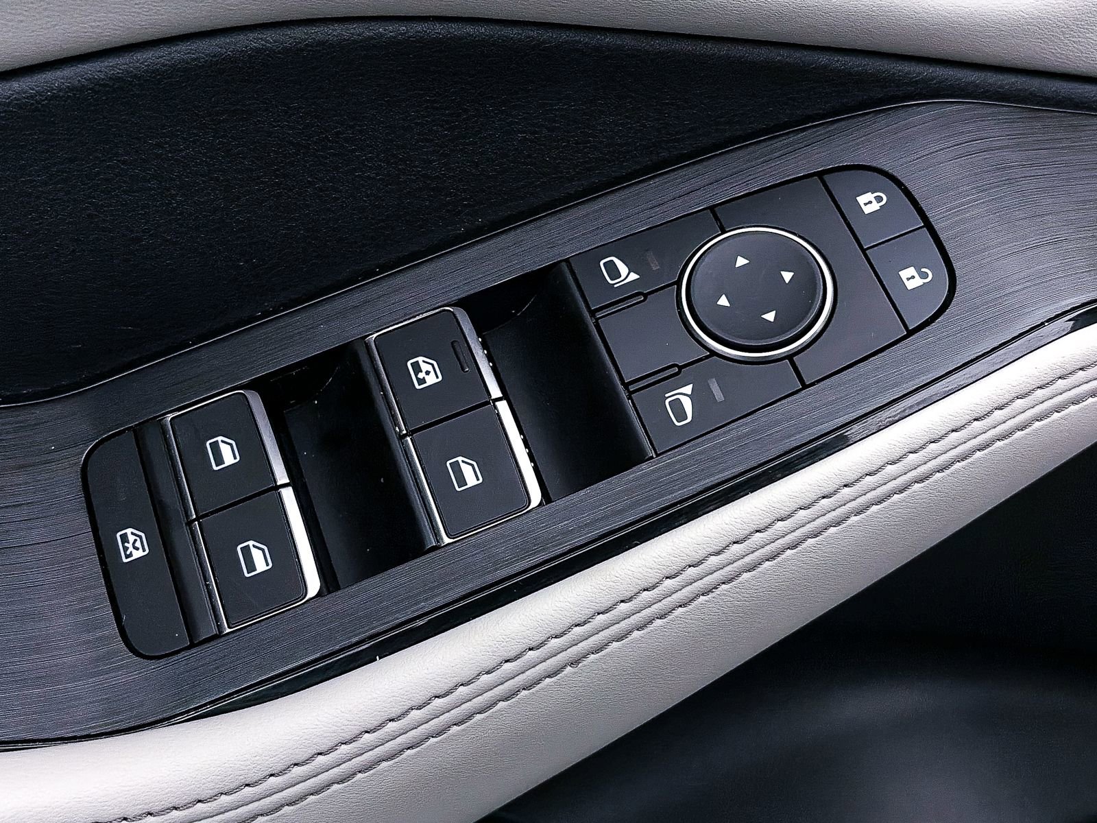 Used 2023 Nissan Rogue SL w/ SL Premium Package image 18