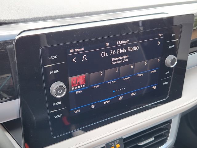 New 2025 Volkswagen Taos SE image 14