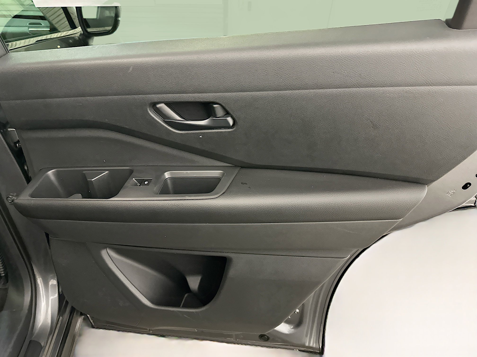 Used 2023 Nissan Pathfinder SV image 31