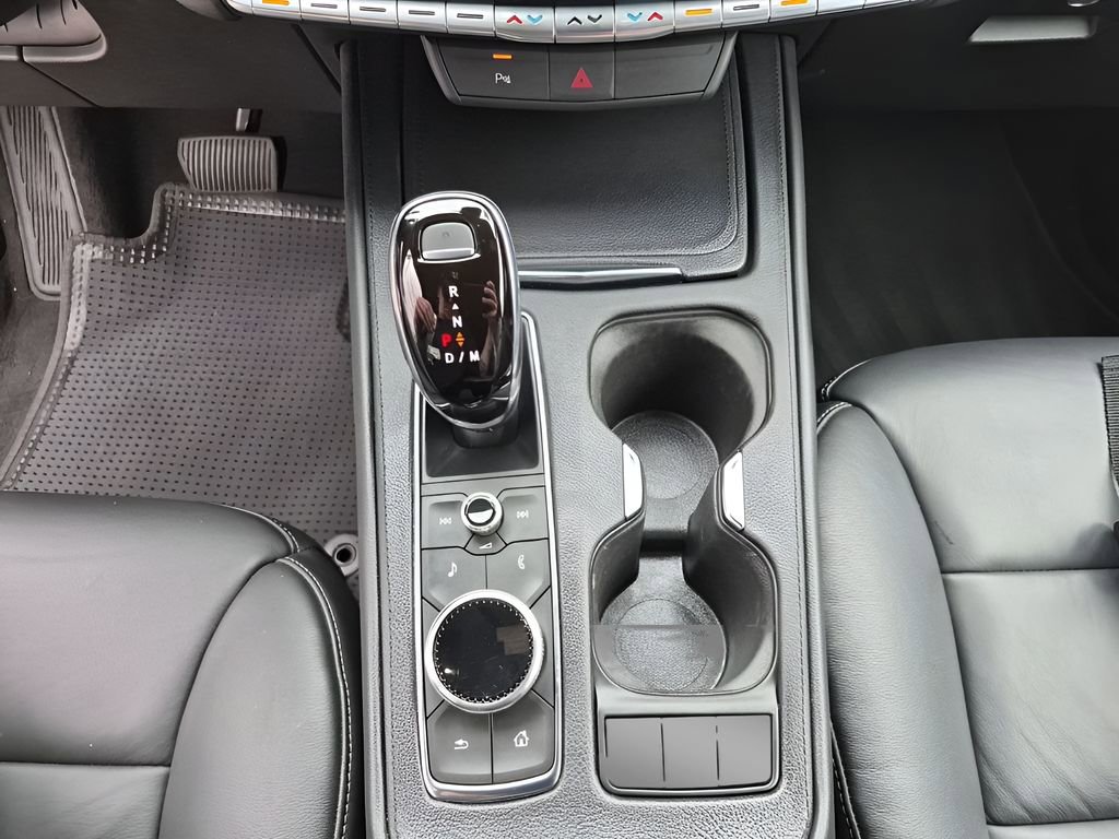 Certified 2021 Cadillac XT4 Premium Luxury w/ LPO, Radiant Package image 40