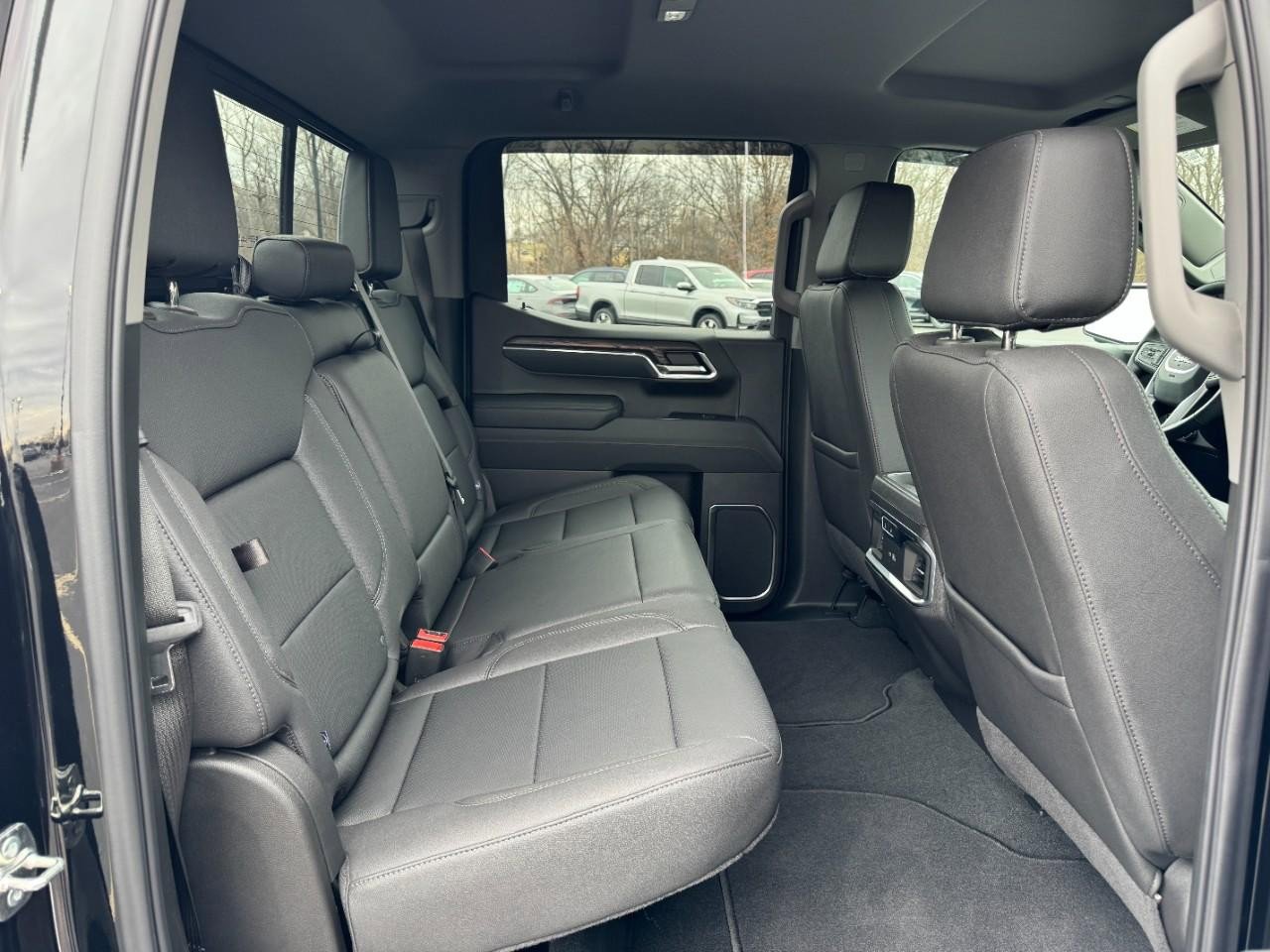 Used 2025 GMC Sierra 1500 SLT w/ SLT Premium Package image 10