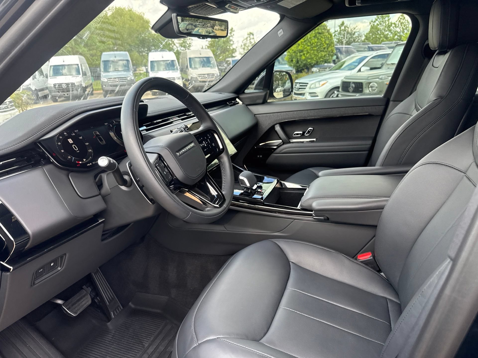 Used 2025 Land Rover Range Rover Sport Dynamic SE AWD/4WD image 9