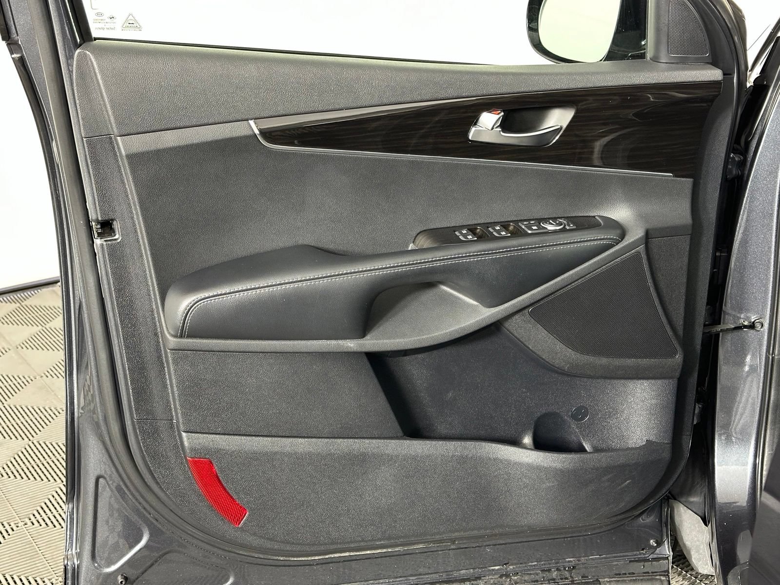 Used 2020 Kia Sorento FWD V6 image 36