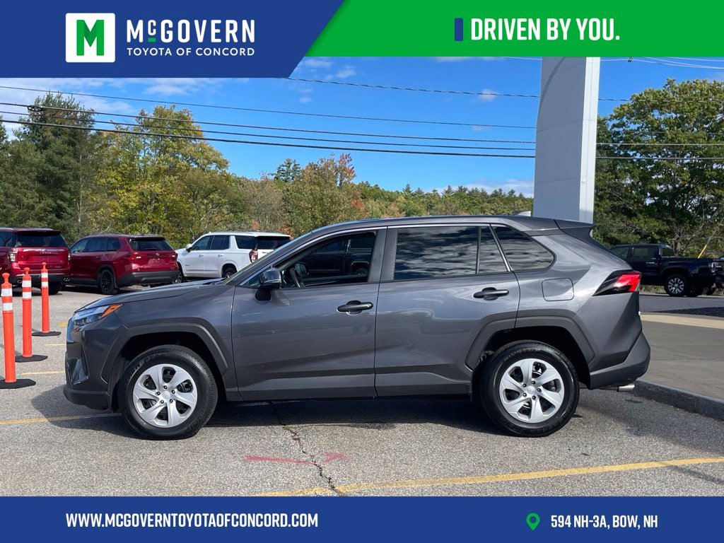 Used 2024 Toyota RAV4 LE AWD/4WD image 2